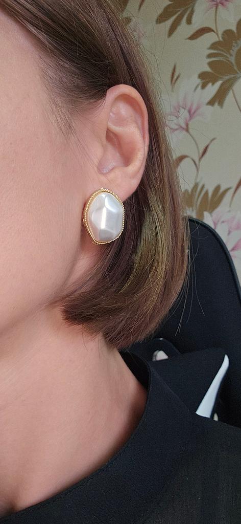 Orecchini a cerchio con perle Felicity – Monday Monarch