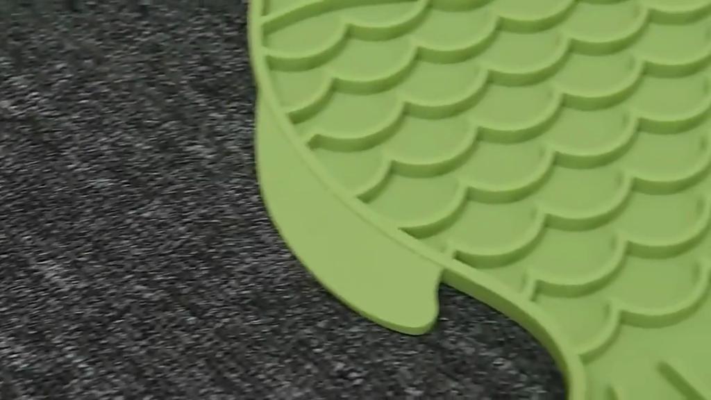 New Fish-shaped Silicone Non-slip Pet Slow Feeding Bowl Small and Medium Dog Puppies Cat Feeder Dispenser Pet Supplies Cat Bowl