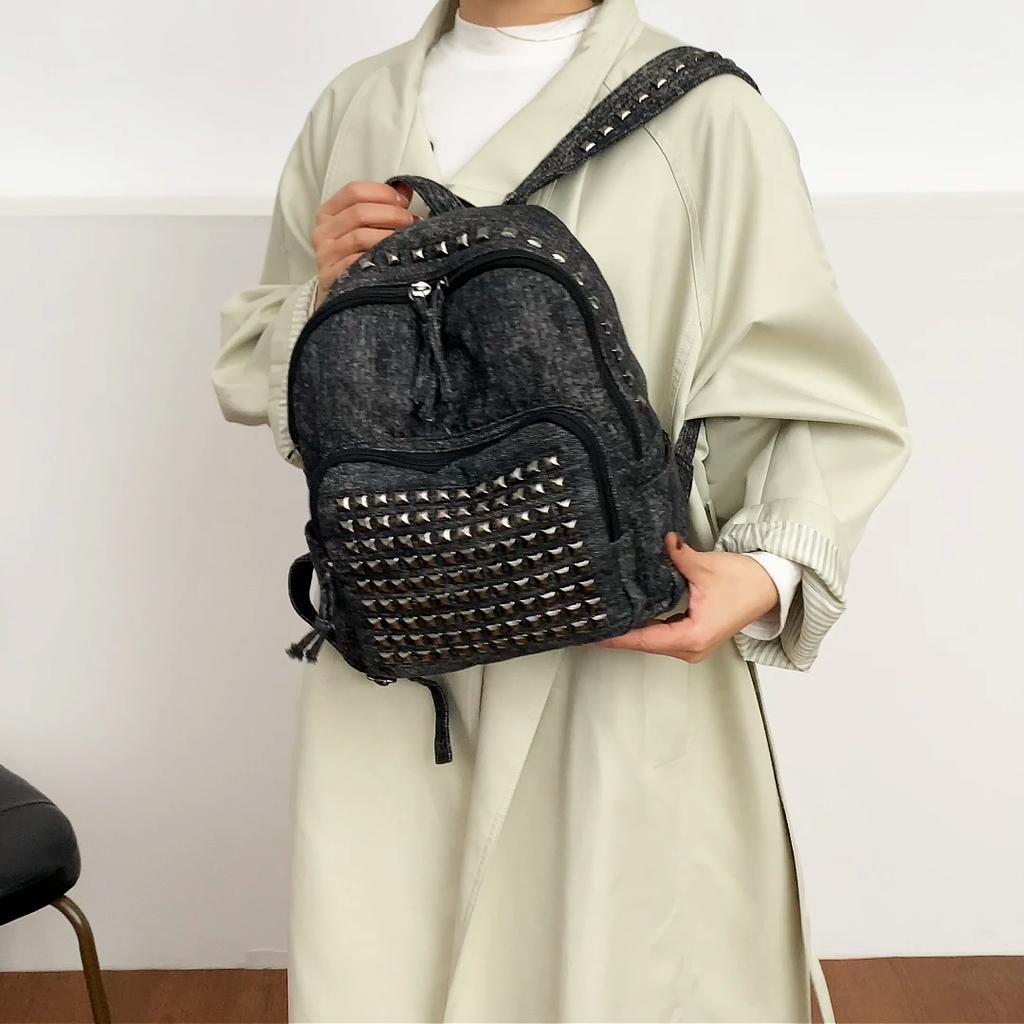 Mochila com Rebites Mochila Punk de Brim