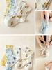 1 Pair of Women's Fashionable Flower Pattern Middle Tube Socks Made of Cotton, Sweat Absorbing and Breathable for Daily Use