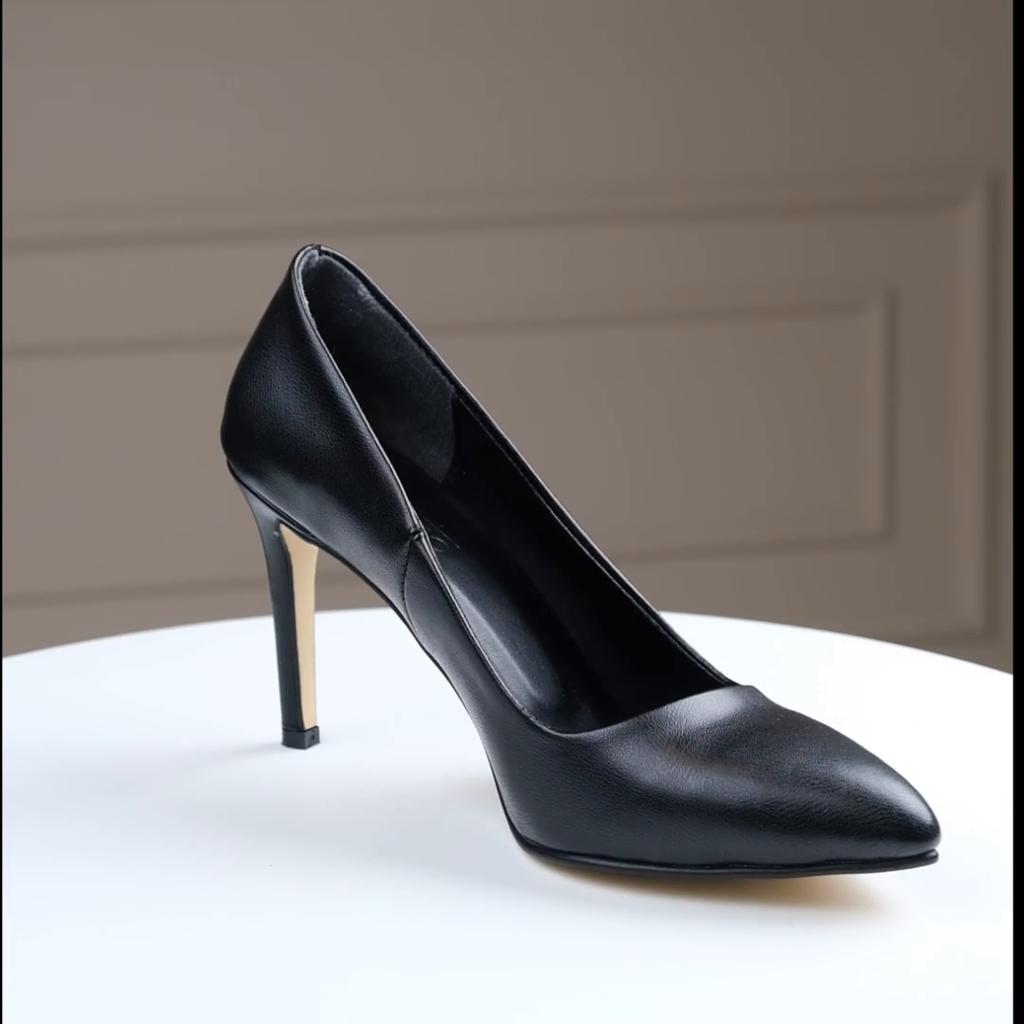 Svarte stilettosko for kvinner