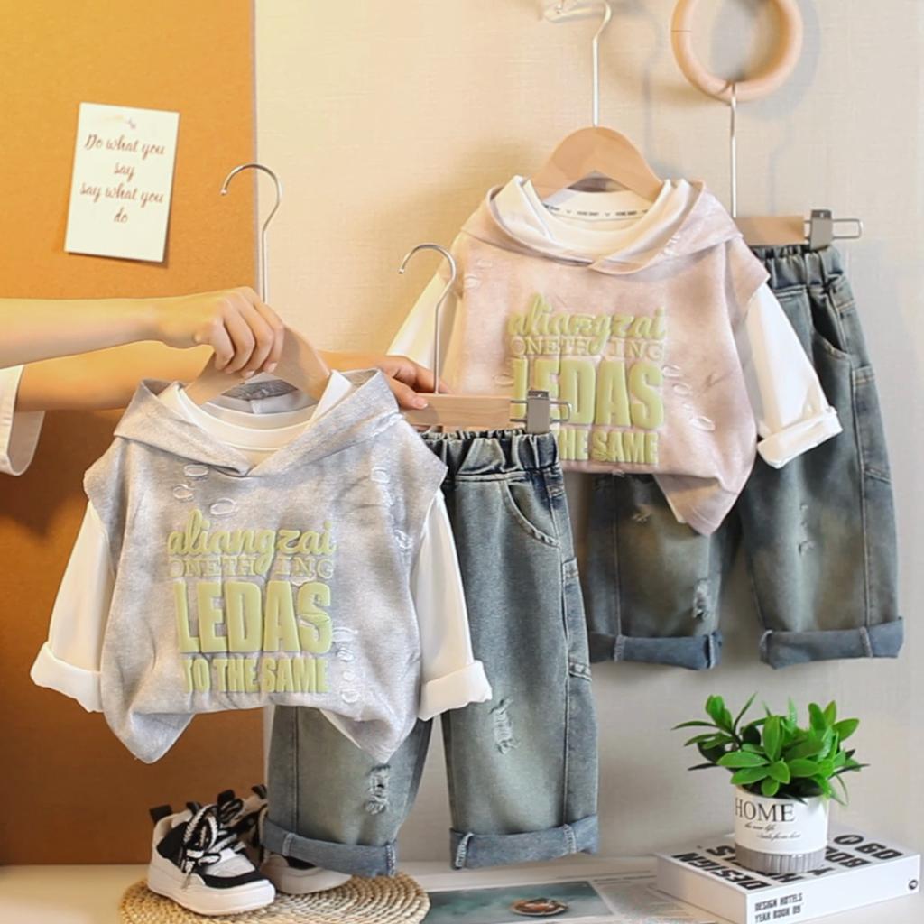 Boys' hooded sweatshirt set, Fashionable letter long sleeved top for spring and autumn, Casual jeans, Children's three piece set