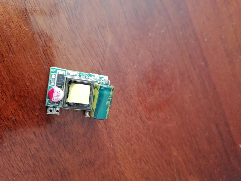 Module Convertisseur AC-DC Mini - Entrée 110V-230V, Sortie 5V 700mA, Neuf Générique