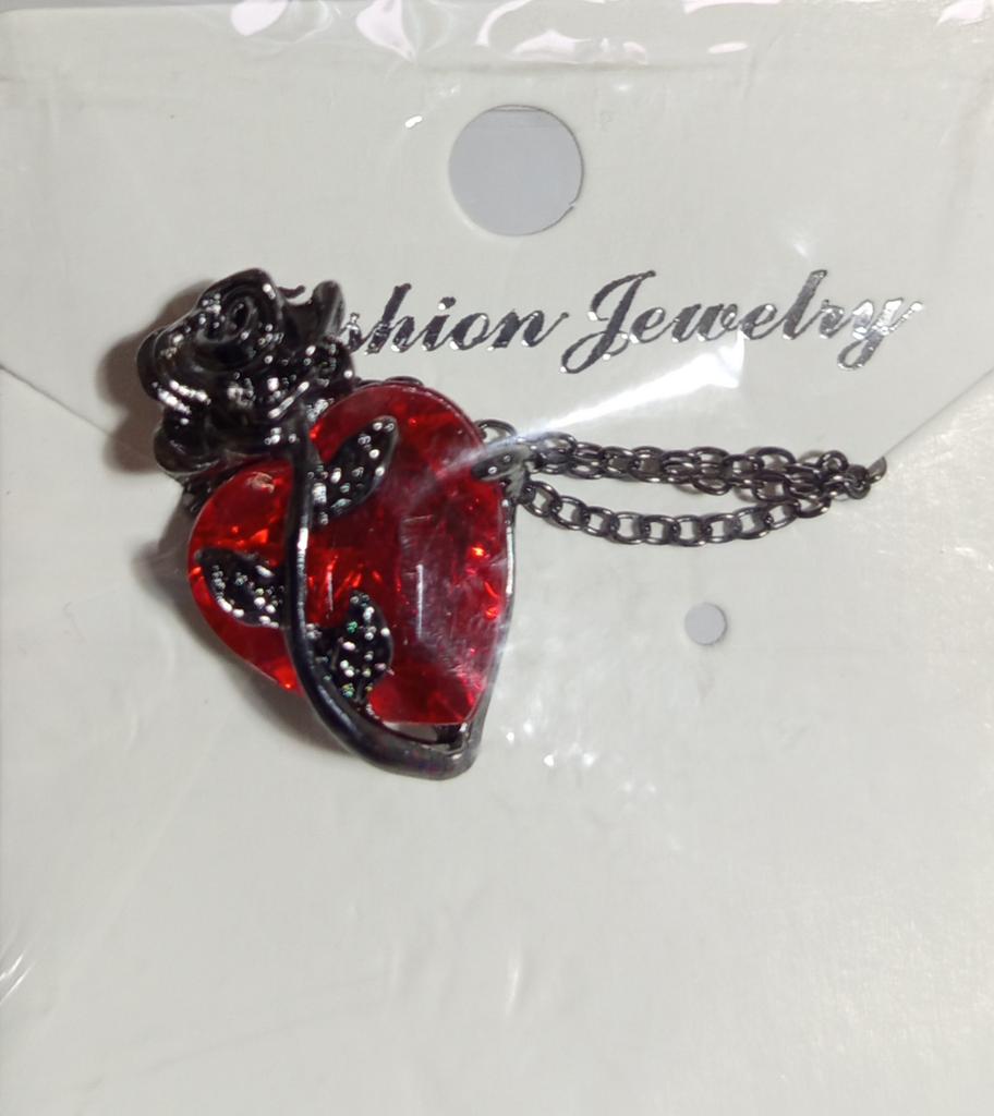 TseenYi Collana Con Ciondolo A Forma Di Cuore Di Rubino Collana Di Urne A Forma Di Fiore Di Rosa Nera Collana Gotica A Cuore Rosso Cremazione Collana Con Ciondolo D'amore Cuore Cristallo