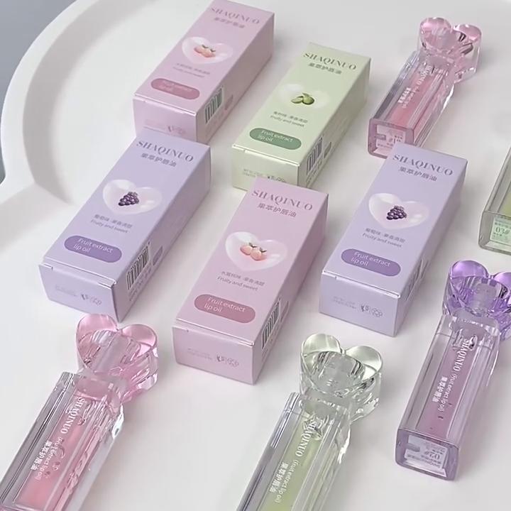 Fruktekstrakt leppeolje fukter leppelinjene. Speil Transparent Glass Lip Honey