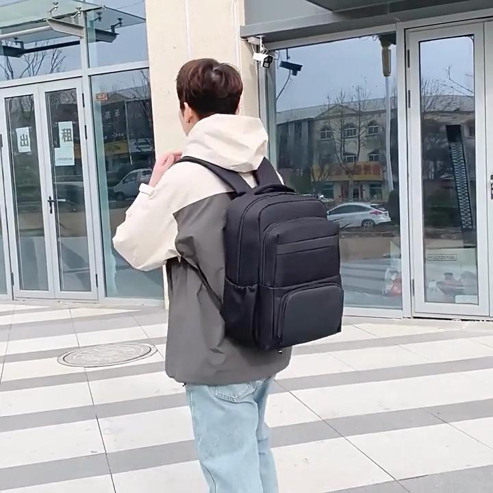 Nový unisexový jednobarevný voděodolný a prodyšný business fashion ležérní všestranný batoh na každý den