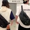 Crossbody-veske Sportsveske for menn med stor kapasitet brystveske for kvinner