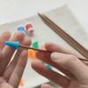 8 kegelförmige Stricknadelkappen-Spitzenschutz aus Gummi in verschiedenen Farben für Strick- und Nähzubehör.