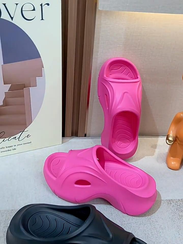 Kvinner Tykk Plattform Cloud-tøfler Sommerstrand Eva Soft Sole Slidesandaler Fritid Herre Dame Innendørs Bad Anti-skli sko