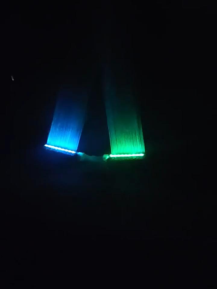 Solar-Poolbrunnen Brunnen mit Pool-LED-Leuchten Mehrfarbig Doppelkopfeinstellbarer Sprühkopf