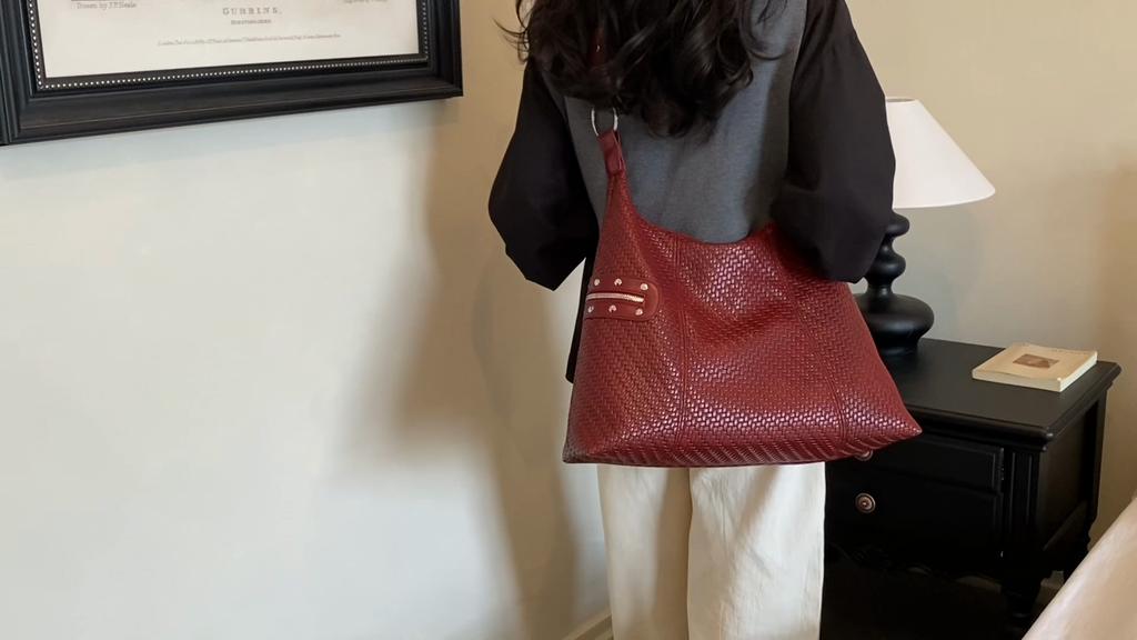 Damen PU-Leder Gewebte Tragetasche Große Kapazität Hobo Umhängetasche, Verstellbarer Breiter Riemen Nieten-Dekor Weiche Handtasche Lässig Täglich Einkaufen Reisen Damen