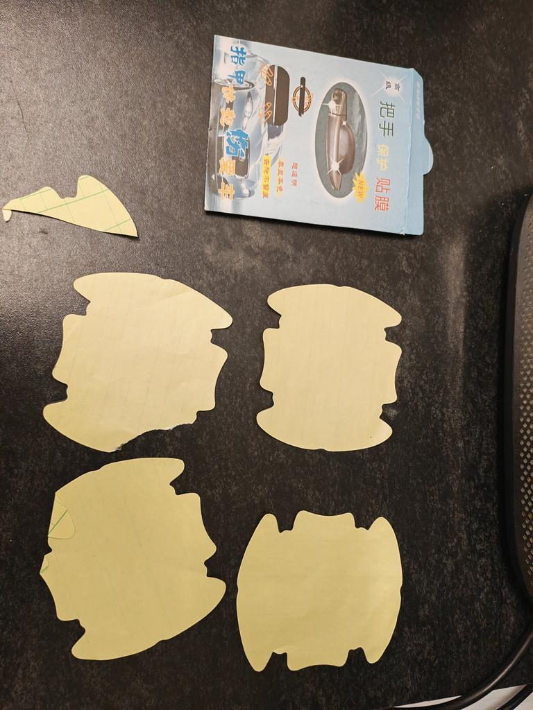4 Adesivi Protettivi Per Maniglie Auto In TPU Con Texture 3D Fibra Di Carbonio – Antigraffio, Universali, 3 Misure - 5