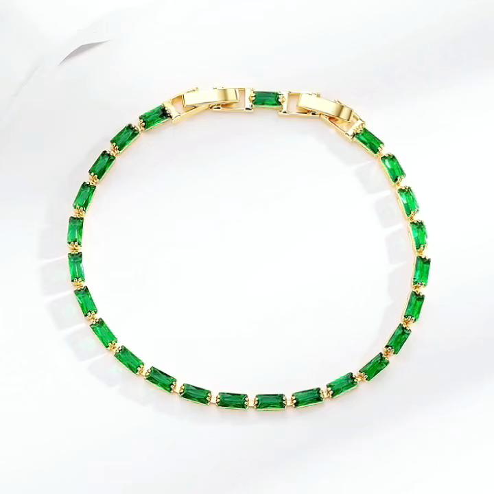 Fashion Light Luxury Rectangular Green Diamond Bracelet for Women – Minimalist Exquisite Hand Jewelry