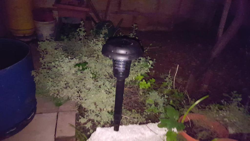 DDLmax Solar Mosquito Zapper Waterproof Solar Powered LED Light Pest Bug Zapper Insect Mosquito Killer Hang Stake in The Ground Garden Lawn