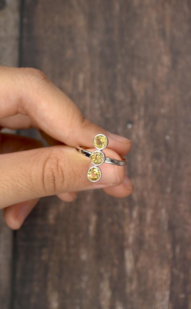 925 Sterlingsilber Vertikaler Drei-Stein Citrin Ring für Damen – Handgefertigter Edelsteinschmuck, Geschenk für sie, Weihnachtsgeschenk