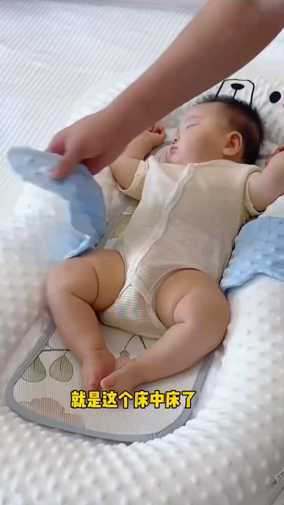 Newborns Soothing Crib with Slope Pad & Leg Rest and Toy Stand Rack for Comfort Nest Bed