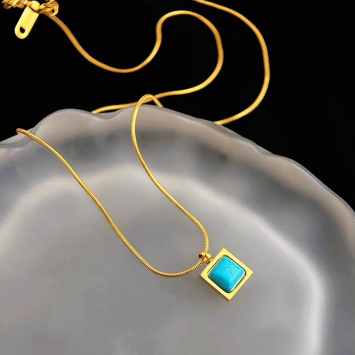 Fashionable Retro Niche Turquoise Pendant Necklace