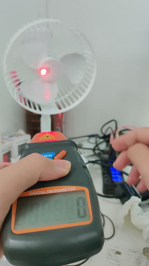 Digital laservarvräknare RPM-mätare Handhållen beröringsfri 2,5rpm-99999rpm LCD-skärm Hastighetsmätare Dt2234C Testerhastighet