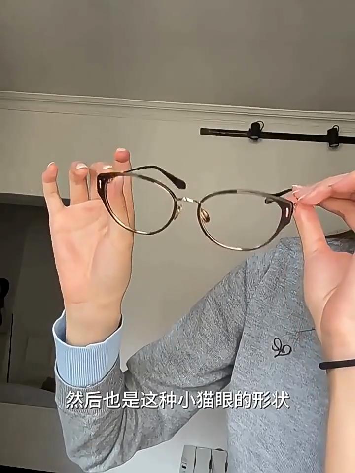 Stylish and Versatile Retro-style Glasses for Women, Anti-blue Light Glasses, High-end Eye Frames.