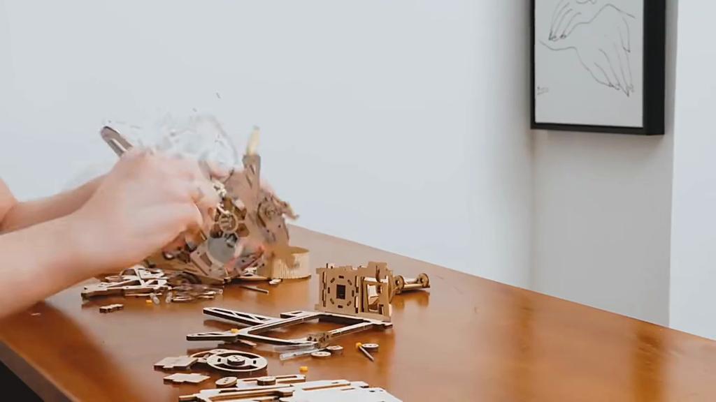 ROBOTIME ROKR Vitascope Movie Projector 3D Wooden Puzzle LK601