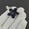 Blauer Saphir-Edelstein-Silberanhänger aus 925er Sterlingsilber – handgefertigtes Blumendesign, Alltagsschmuck, Geburtstagsgeschenk für die Liebe