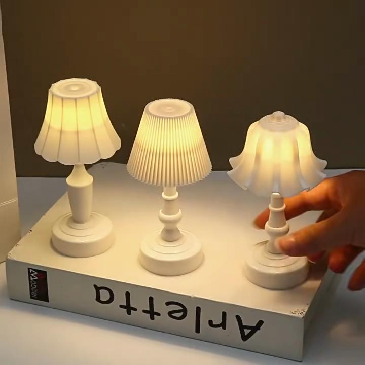 Mini LED Night Light Battery Powered Nordic Style Table Lamp Warm Atmosphere Bedside Lamp Creative Birthday Gift for Kids Bedroom Home Decor