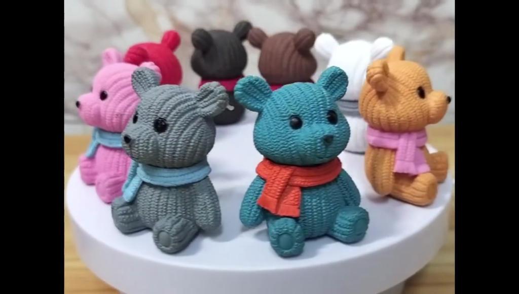 8Pcs/set Cartoon Animal Scarf Bears Miniatures Mini Figures Moss Terrarium Micro Landscape Fairy Garden Dollhouse Decoration