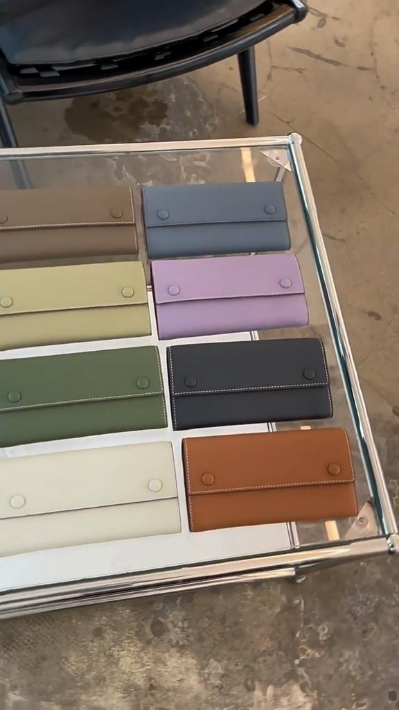 2025 Dámské peněženky z pravé kůže První vrstva hovězí kůže Dlouhá peněženka Dvoubarevné peněženky Psaníčka pro dámy Peněženky