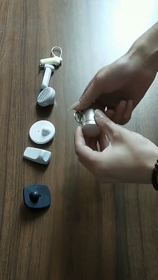 Deactivator Magnetizer Clothing Tags Removal Powerful Magnetic Label Removing Clothes Detacher Gadget with Metal Hook for Electronics Shoes