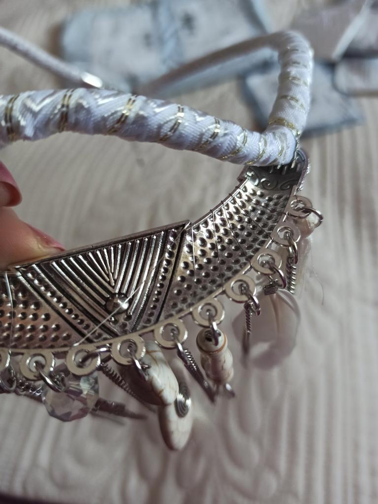 Collana bohémien da uomo in pelle marrone con piume