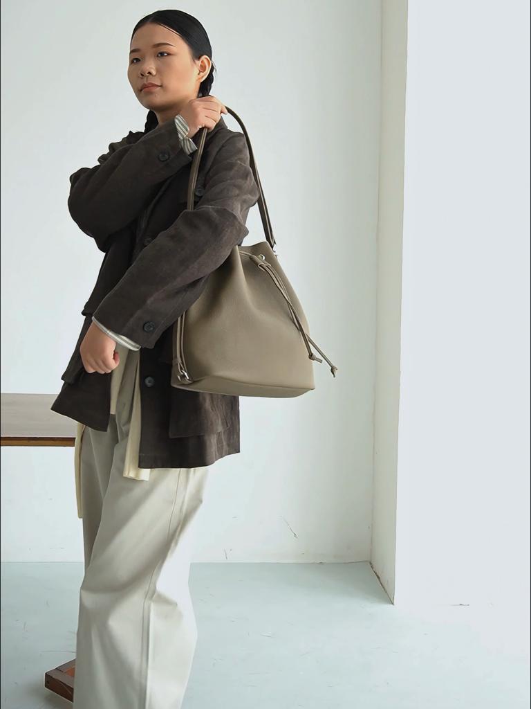 VENOF Niche Top-Grain Leather Bucket Bag - Convertible for Crossbody, Single Shoulder, and Backpack Use Key Details Explained