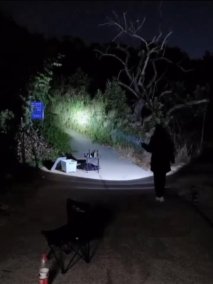 High Power 8-LED Flashlight Ultra-bright Long-range USB Rechargeable Flashlights with 3 Lighting Modes Emergency Torch