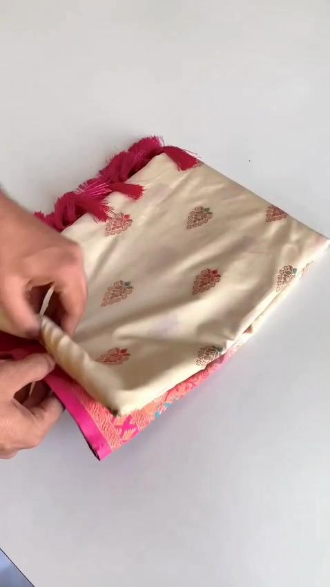 Beautiful rich pallu & jacquard work on all over the saree