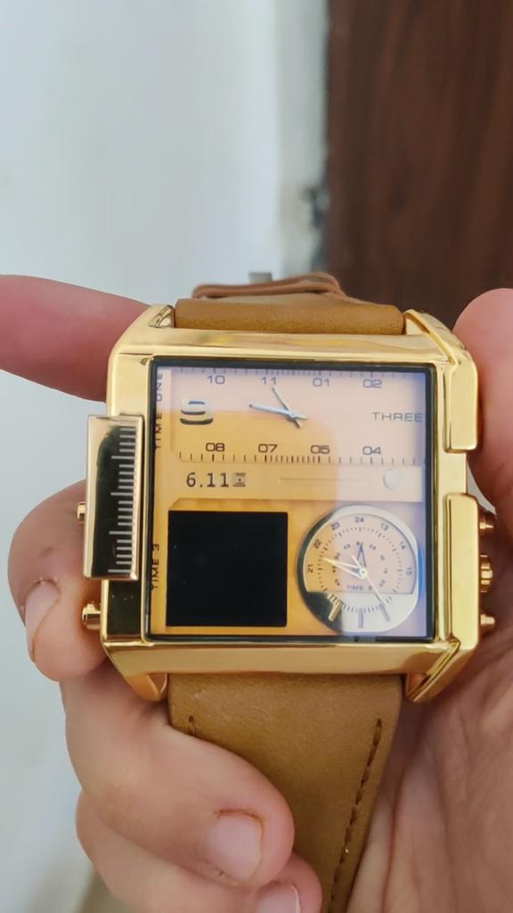 watch with 2 time zones