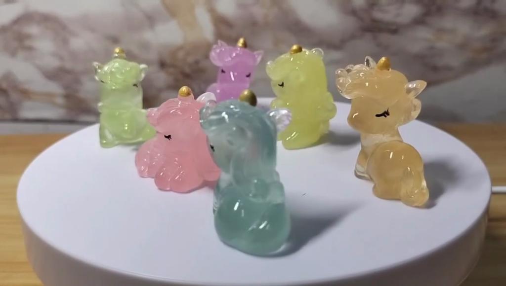 5Pcs Cartoon Luminous Unicorn Miniatures Glow in the Dark Resin Ornaments Fairy Garden Decoration Moss Terrarium Micro Landscape