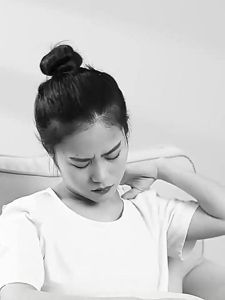 Multifunctional Household Shoulder and Neck Massage Pillow - Heating Neck Care Device with Vibration and Kneading,Shawl Massager,Travel Massage Pillow