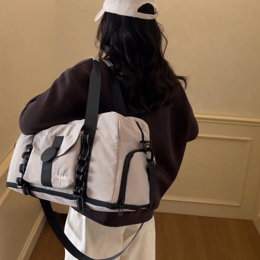 Fashionable Travel Duffel Bag with Adjustable Strap Multiple Pockets Large Capacity Weekend Carry On Bag