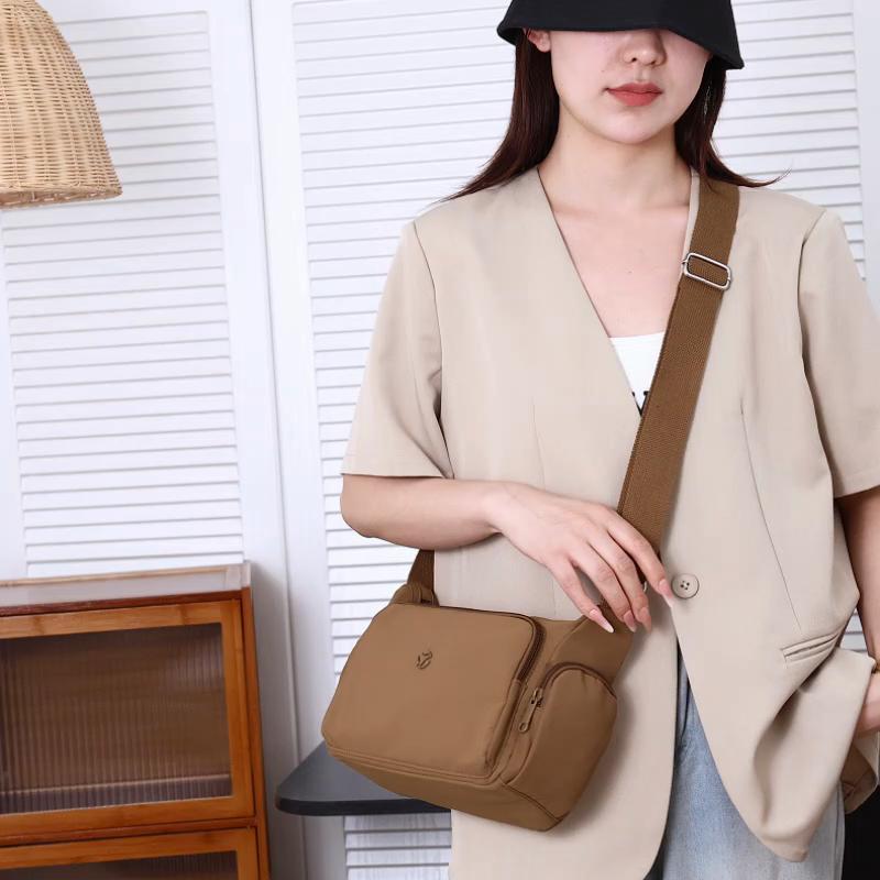 Commuter Shoulder Bag Women's Large Capacity Multi-layer Solid Color Crossbody Bag Middle-aged Mother Bag