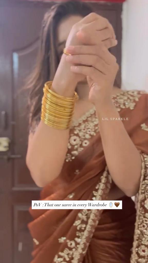 Material greu moale fandy șifon mătase cu c- pallu zari și paiete, bordură cu lucru decupat pe saree