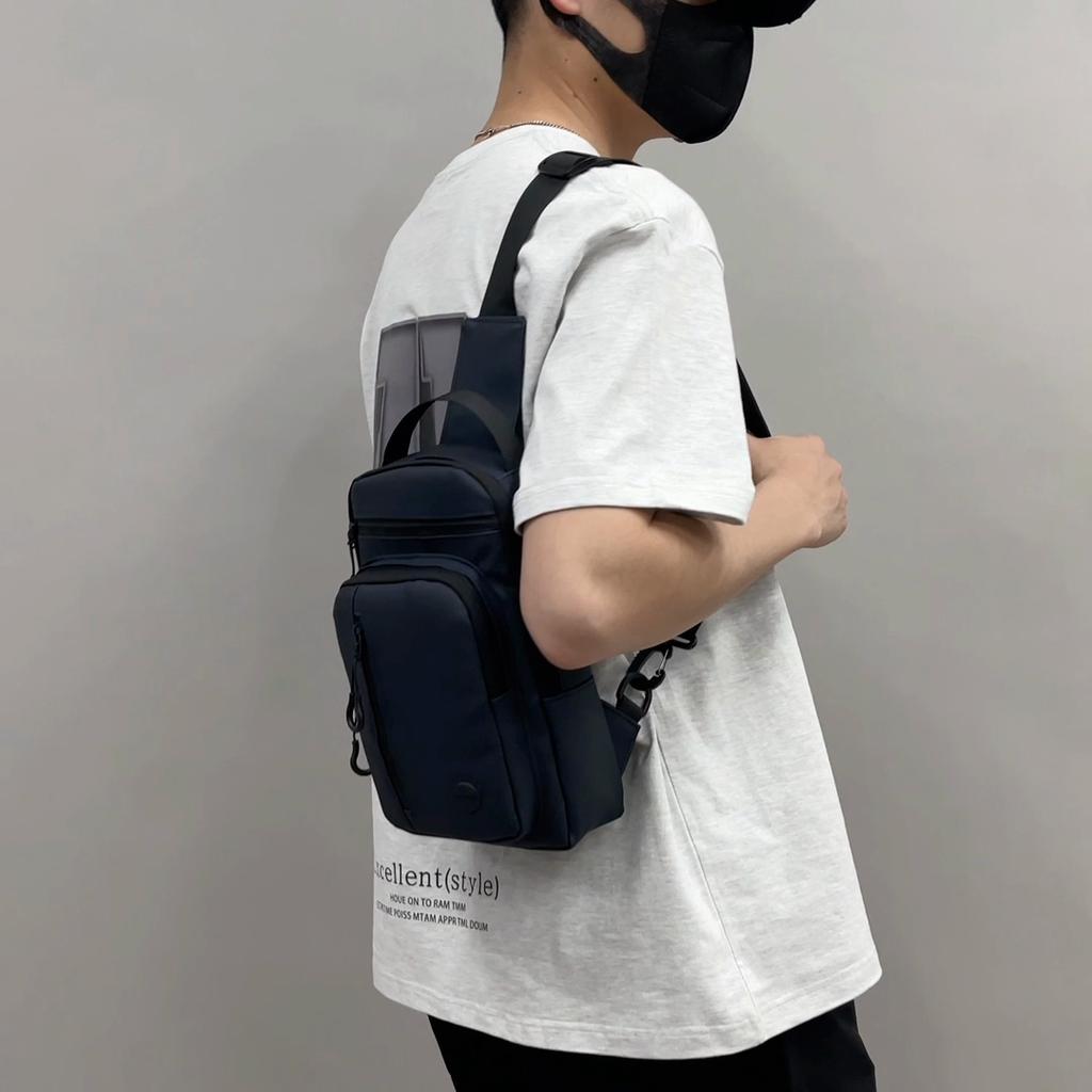 Men's Chest Bag Outdoor Lightweight Mobile Phone Bag Commuter Multi-Pocket Crossbody Bag