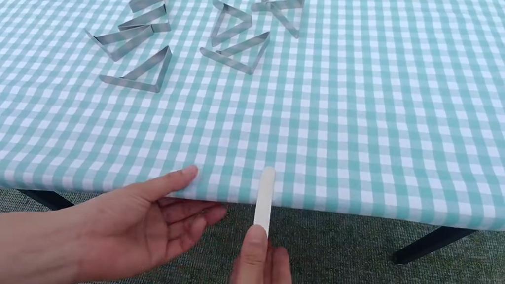 12Pcs Tablecloth Clips-Picnic Table Cloth Clips-Stainless Steel Table Cloth Cover Clamps-Table Clips for Weddings Party