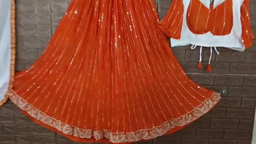 Lehenga Choli Prezentând un lehenga din șifon perfect amestecat pentru sezonul festiv pentru a fermeca aspectul dumneavoastră colecția 2026