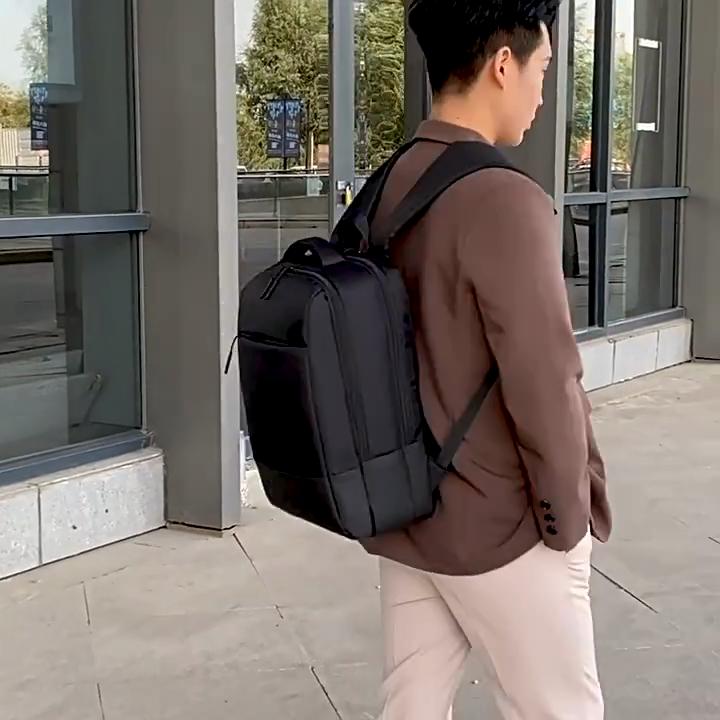 Nový unisexový jednobarevný voděodolný a prodyšný business fashion ležérní všestranný batoh na každý den