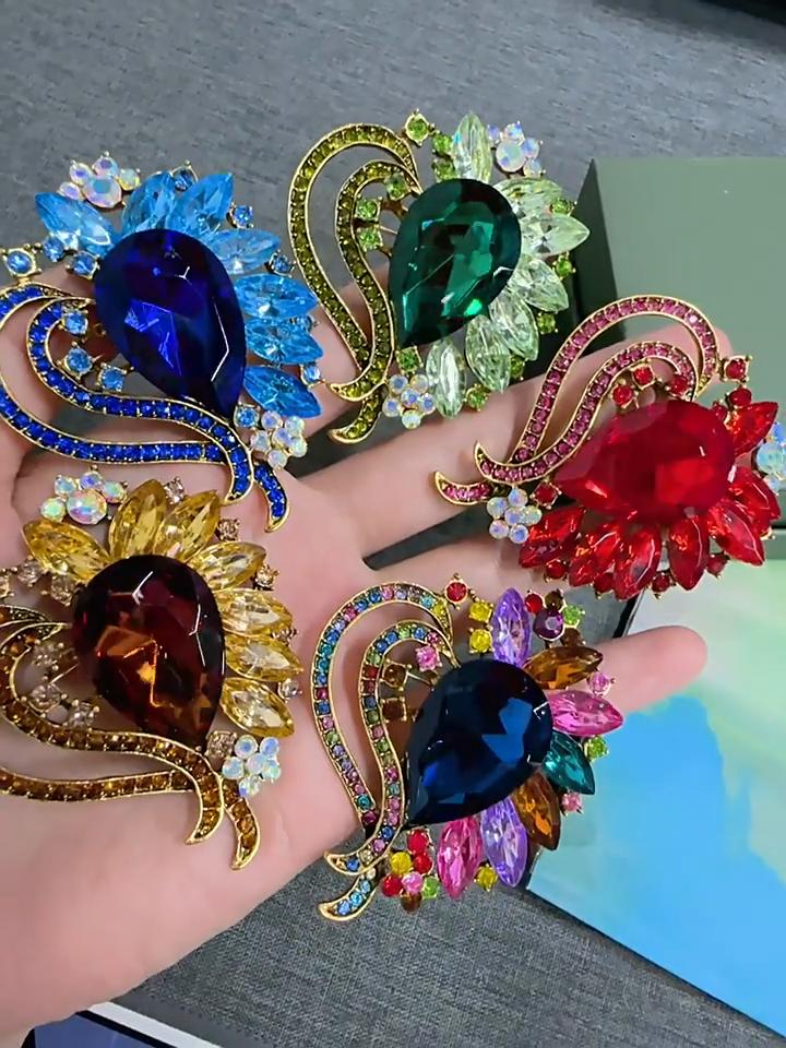 Retro Crystal Susceptible Dress Brooch Personality Versatile High-end Clothing Coat Coat Accessories
