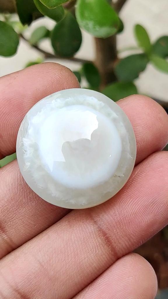 Polish Natural Banded Agate Eye Gemstone, 82.90 Carat, 27 MM Size Round.