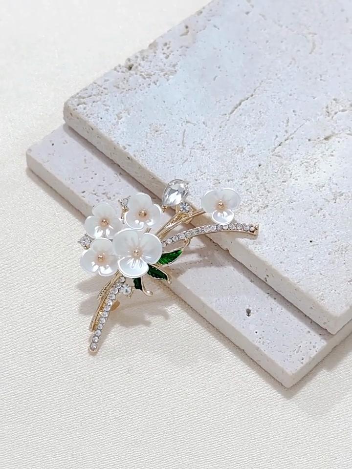 New Fashion Enamel Flower Brooch for Women, Niche High-end Silk Scarf Buckle, Anti-light Suit Clothing Corsage