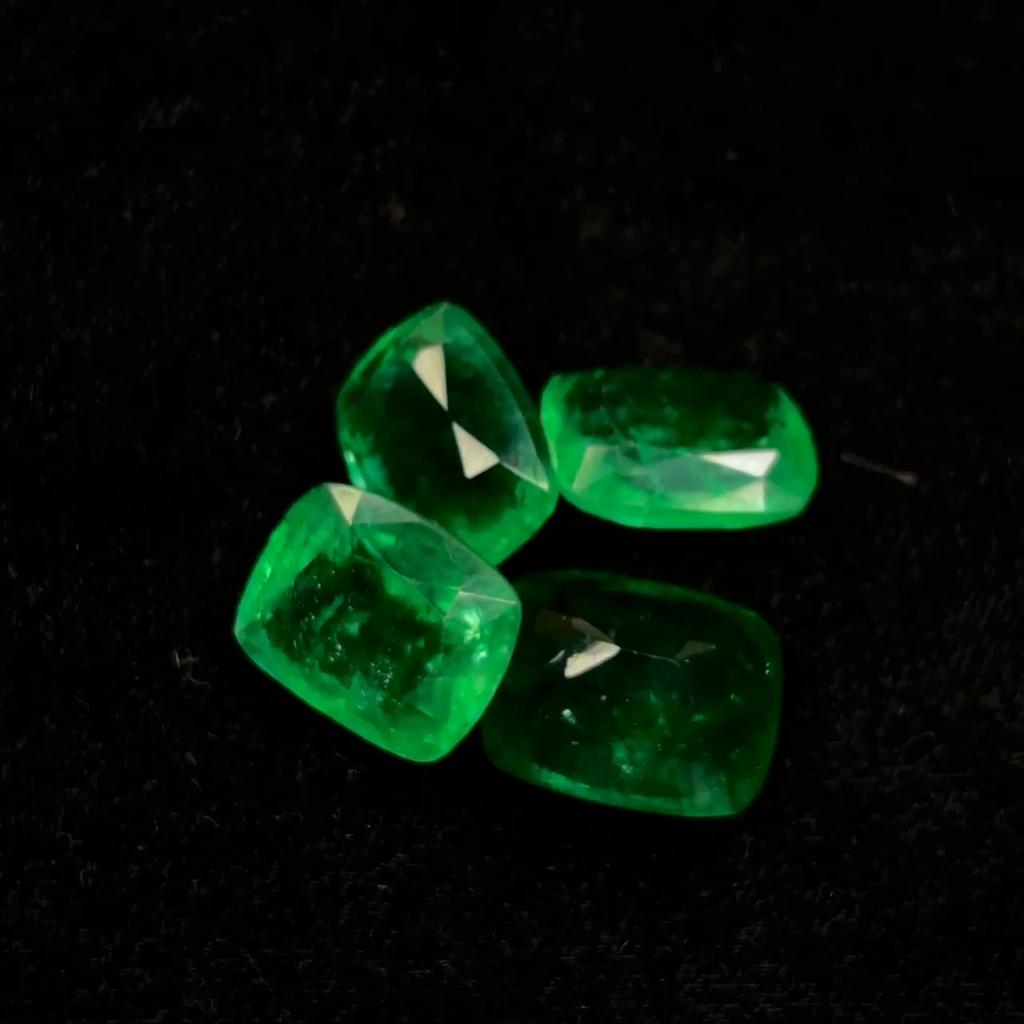 Natural COLOMBIAN Emerald Cushion Cut 8.25 Ct CERTIFIED Green Loose Gemstone. 1MQ-E10..