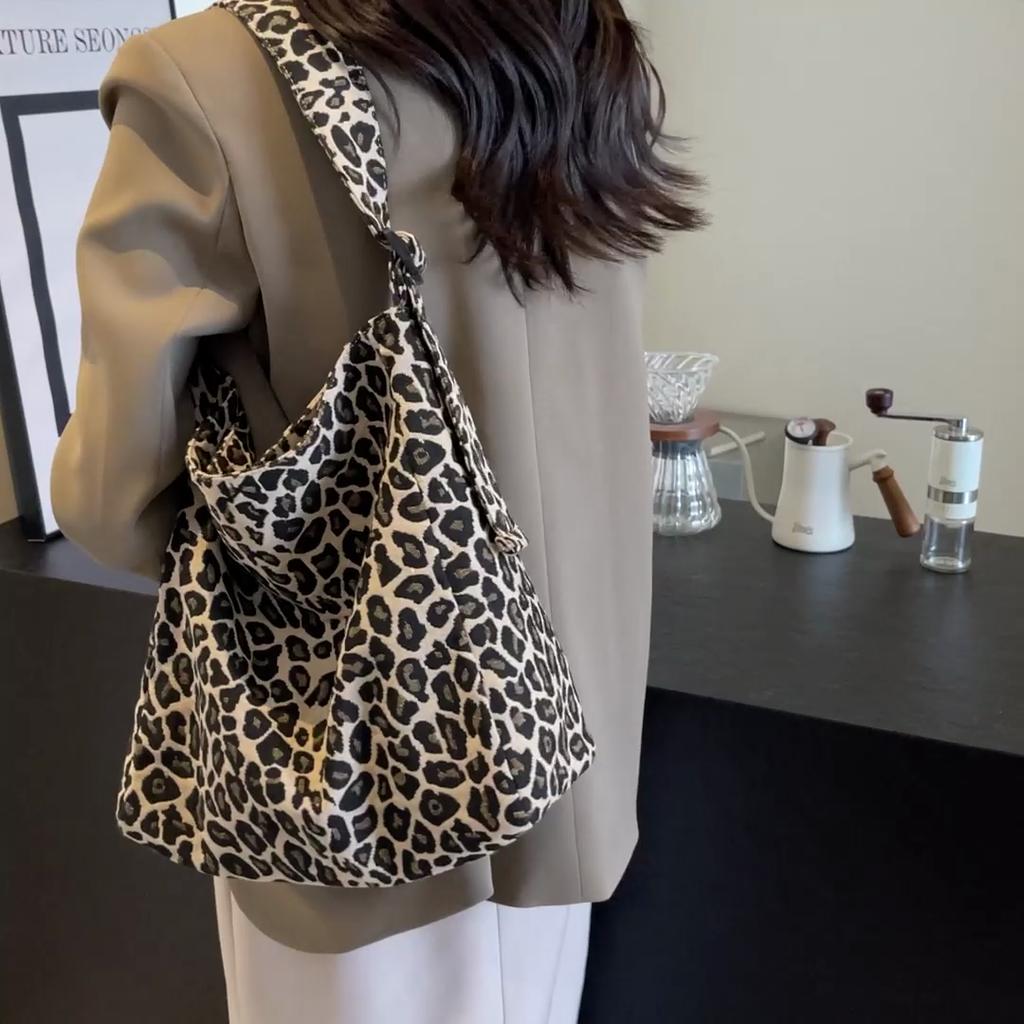 Large Capacity Leopard Print Commuter Shoulder Bag Women's Underarm Bag Tote Bag