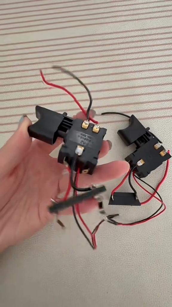 7.2 V - 24 V Lithium Battery Cordless Drill Speed Control Trigger Switch With Small Light