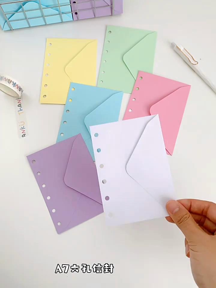 5 listů A7 volnolepého papíru, plnitelný pořadač, deník, plánovač, náplně, vložky, papíry pro klasifikaci a uspořádání poznámek